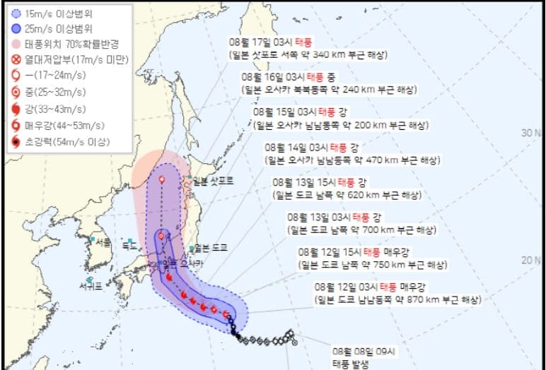 지난 8일 오전 9시께 발생한 태풍 ‘란’은 이날 오전 3시께 준 일본 도쿄 남남동쪽 약 870km 부근 해상에서 중심기압 940hPa(헥토파스칼), 최고 풍속 초속 47m를 유지한 채 시속 7km 속도로 일본을 향해 북상