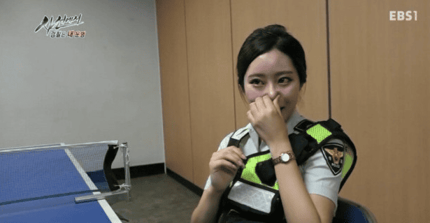 EBS에 나왔었던 너무 예뻐서 난리낫었던 여경 순경